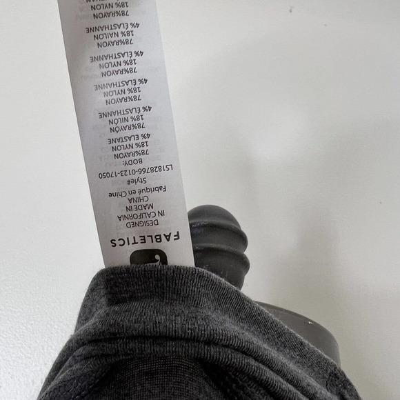 Fabletics Long Sleeve Gray Activewear Top Ruched Sleeve Size Large - Picture 6 of 6